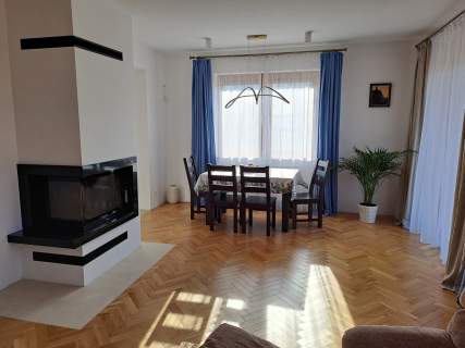Nowoczesny dom parterowy w spokojnej okolicy