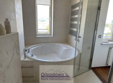Apartament w centrum, 2 miejsca w garażu