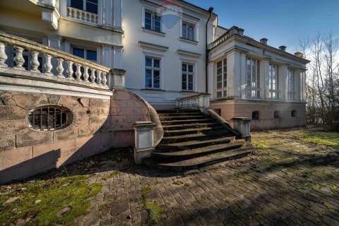 PAŁAC NAD JEZIOREM 4 HA GOTOWY DO ARANŻACJI
