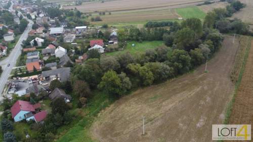 Dom z piękną 70 arową działką w Szczurowej