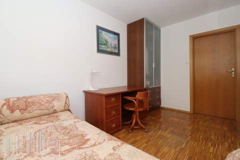 Komfortowy apartament z garażem i dużym tarasem, 2002 rok