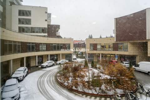 Lokal usługowy w stanie deweloperskim -706 m