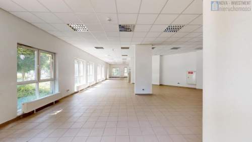 Parter centrum 3 wejścia wys. 3m. 206m2