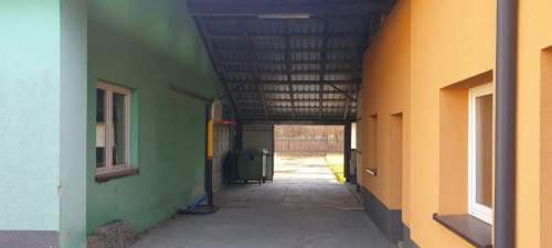 Dom-hotel-magazyn gm. Ożarów Maz.