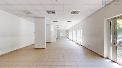 Parter centrum 3 wejścia wys. 3m. 206m2
