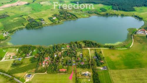 Sprzedam działkę nad jeziorem 