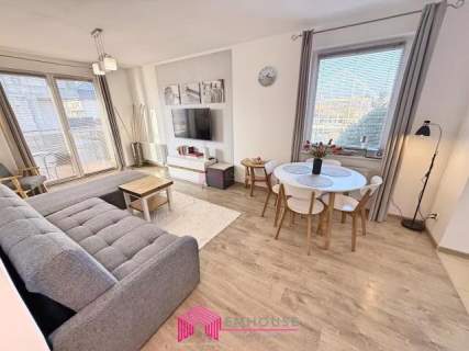 Komfortowy i wyposażony apartament z tarasem. 1piętro.Blisko...