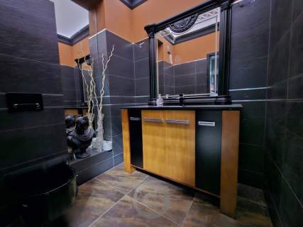 Salon samochodowy na wynajem 