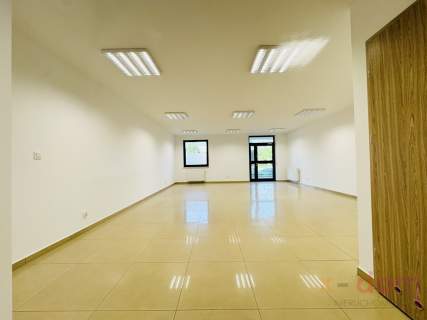 Lokal usługowy   74,69 m 
