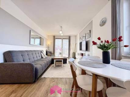 Komfortowy i wyposażony apartament z tarasem. 1piętro.Blisko...