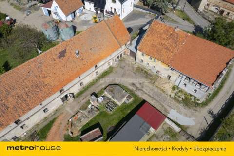 Budynki gospodarcze murowane 1150m2 Centrum wioski