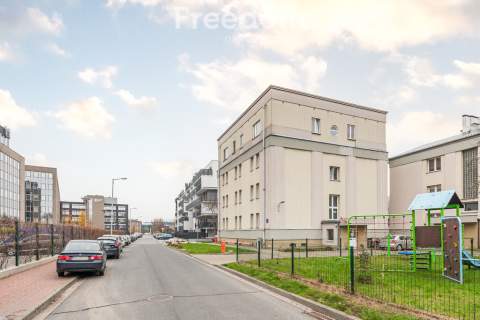 2 pokoje w kameralnej kamienicy na Okęciu