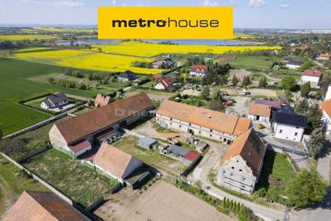 Budynki gospodarcze murowane 1150m2 Centrum wioski