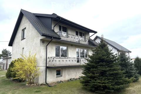Dom na sprzedaż w spokojnej okolicy