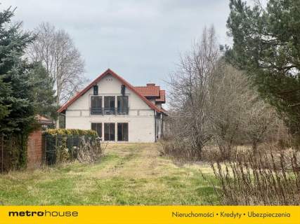 Stajnia z częścią mieszkalną na 40 458 m2 działce.