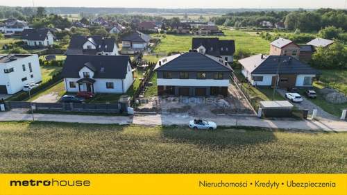 Nowoczesny dom w zabudowie bliźniaczej w Baszkówce