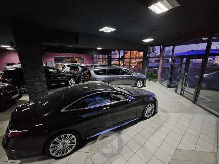 Salon samochodowy na wynajem 