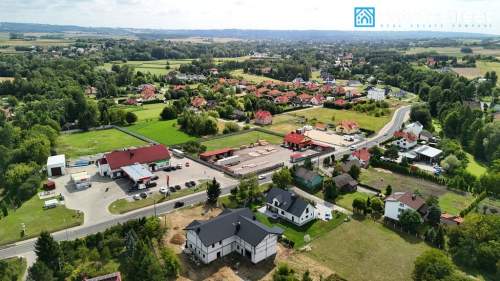 Lokal usługowy 776 m przy drodze 881 Sonina