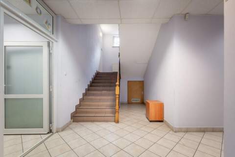 Obiekt biurowo-usługowy 503 m2 Parking Wrocław