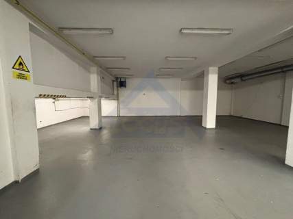 Biurowo-magazynowy obiekt na wynajem Wawer 690m2