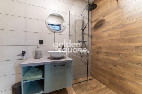 Elegancka Kawalerka z Klimatyzacją przy Galerii 