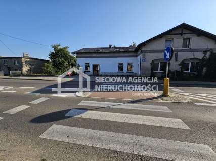 lokal przy drodze wojewódzkiej ze zjazdem