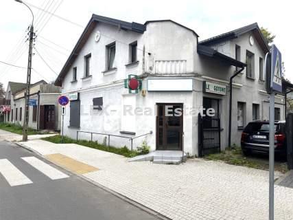 Lokal handlowo-usługowy w centrum Brwinowa.