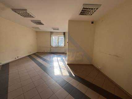 Biurowo-magazynowy obiekt na wynajem Wawer 690m2