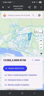 Dom w lesie nad jeziorem