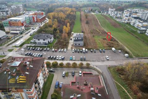 Działka pod dom jednorodzinny lub bliźniak.