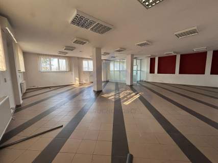 Biurowo-magazynowy obiekt na wynajem Wawer 690m2