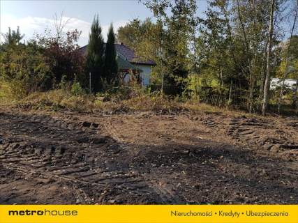 Na sprzedaż działka 3700 m2 w spokojnej okolicy.