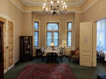Kamienica na sprzedaż, Hotel Warszawa Śródmieście