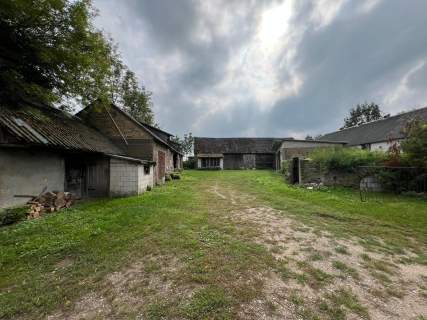 Działka siedliskowa z domem i zabudową zagrodową