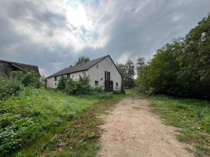 Działka siedliskowa z domem i zabudową zagrodową