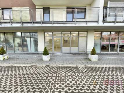 Lokal komercyjny z witrynami 76m2 - centrum