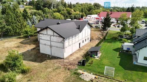 Lokal usługowy 776 m przy drodze 881 Sonina