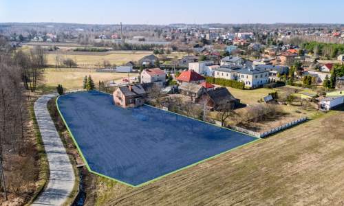 Duża atrakcyjna działka w Kłomnicach
