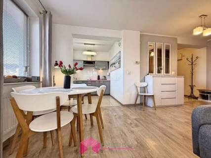 Komfortowy i wyposażony apartament z tarasem. 1piętro.Blisko...