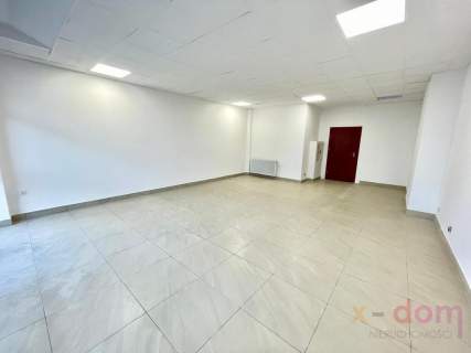 Lokal komercyjny z witrynami 76m2 - centrum