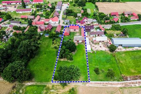 Dom z zabudowaniami, duża działka i wiejski klimat
