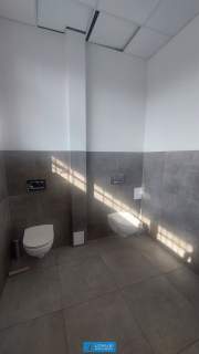 Magazyn 774 m2 ogrzewany z rampą i biurem