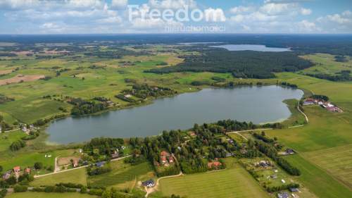 Sprzedam działkę nad jeziorem 