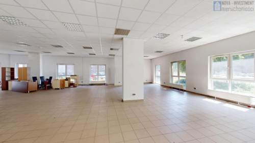 Parter centrum 3 wejścia wys. 3m. 206m2