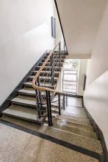 Kamienica po rewitalizacji balkon, piwnica.