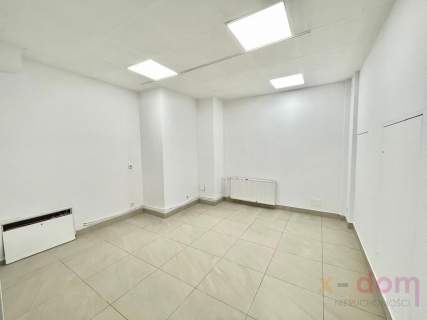 Lokal komercyjny z witrynami 76m2 - centrum