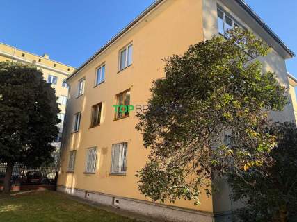 Dwa pokoje gotowe zamieszkania, Stary Mokotów