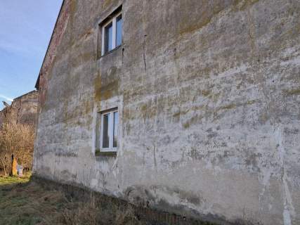 Na sprzedaż budynek po stadninie koni Milicz