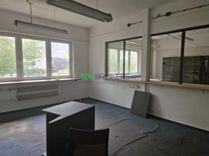 Przestronne biuro lub hostel winda