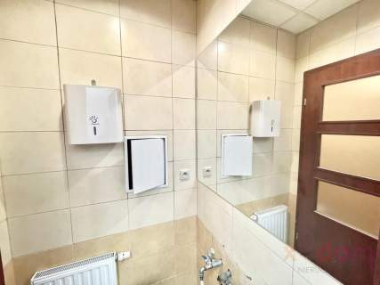 Lokal komercyjny z witrynami 76m2 - centrum